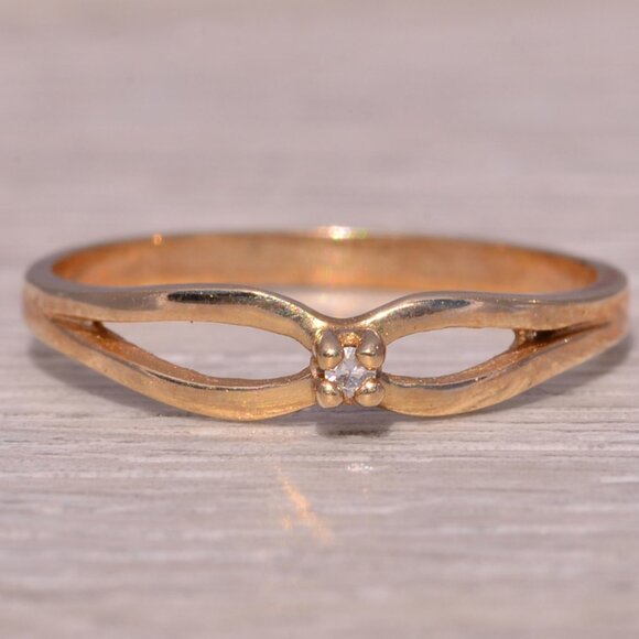 Diamond Ring in Yellow Gold